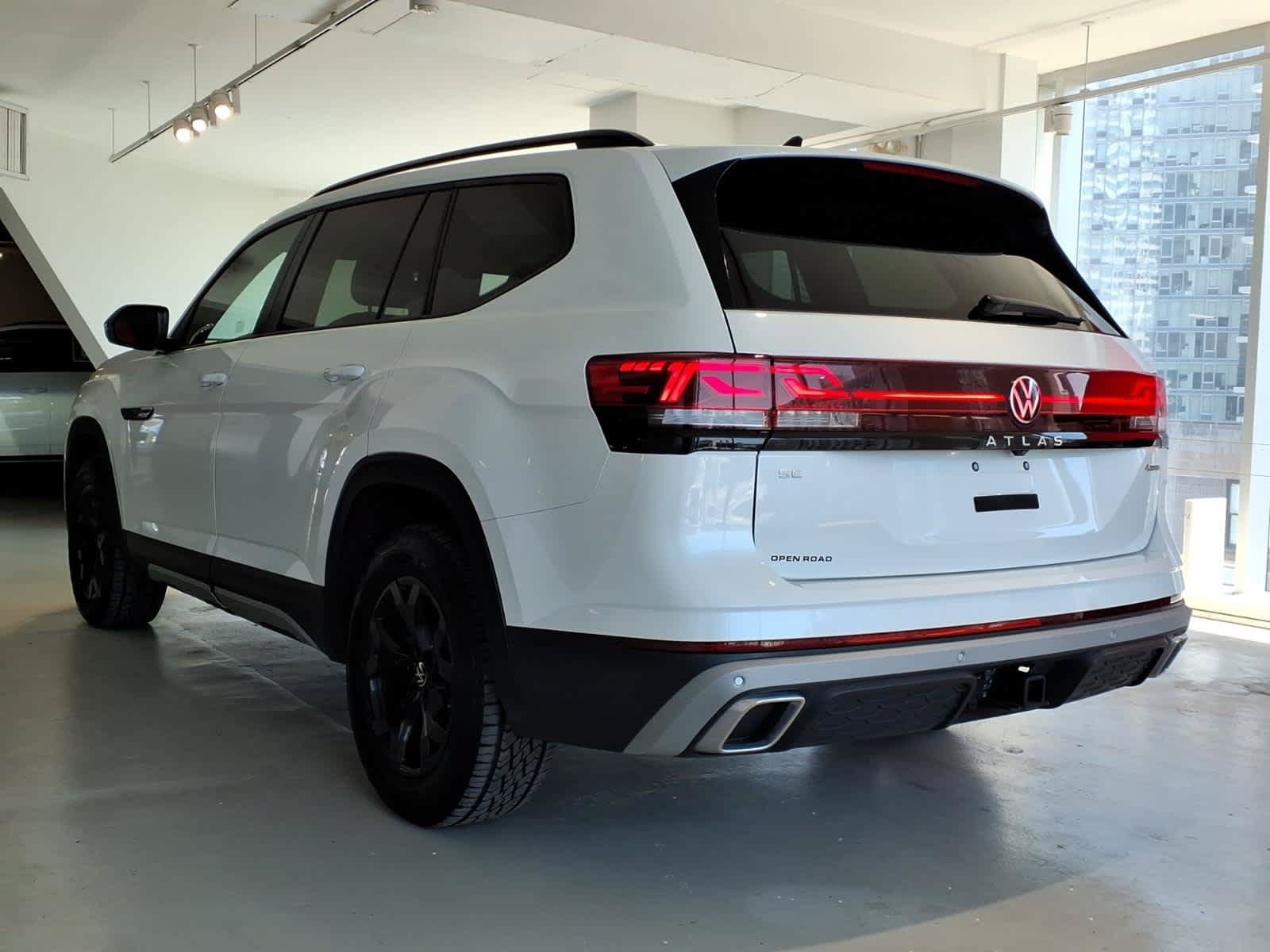 Used 2026 Volkswagen Atlas Peak Edition AWD/4WD image 6