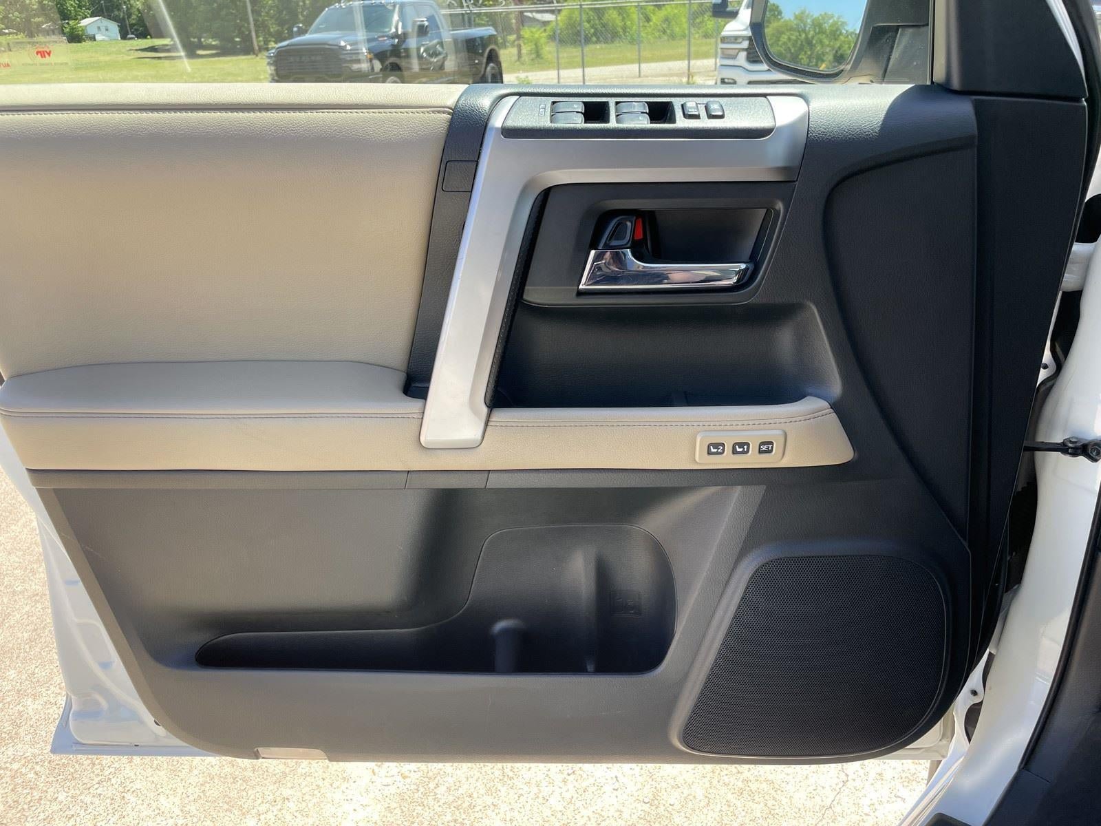 Used 2016 Toyota 4Runner Limited AWD/4WD image 36