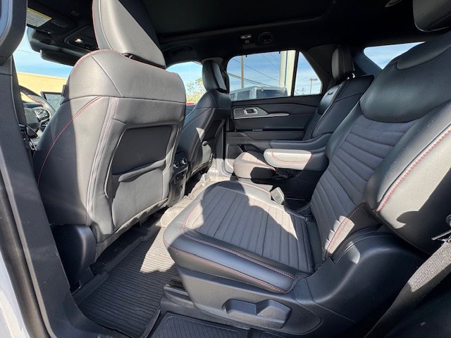 Used 2025 Ford Explorer ST-Line w/ ST-Line Street Pack image 10