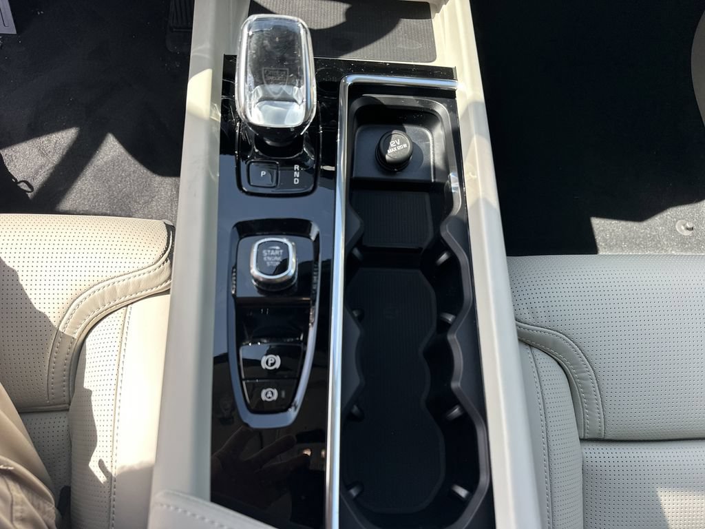 New 2026 Volvo XC60 T8 Ultra w/ Protection Package Premier AWD/4WD image 23