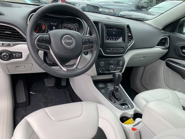 Used 2020 Jeep Cherokee Latitude Plus image 17