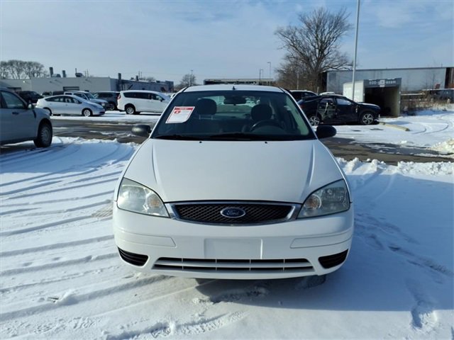 Used 2005 Ford Focus ZX4 Sedan image 2