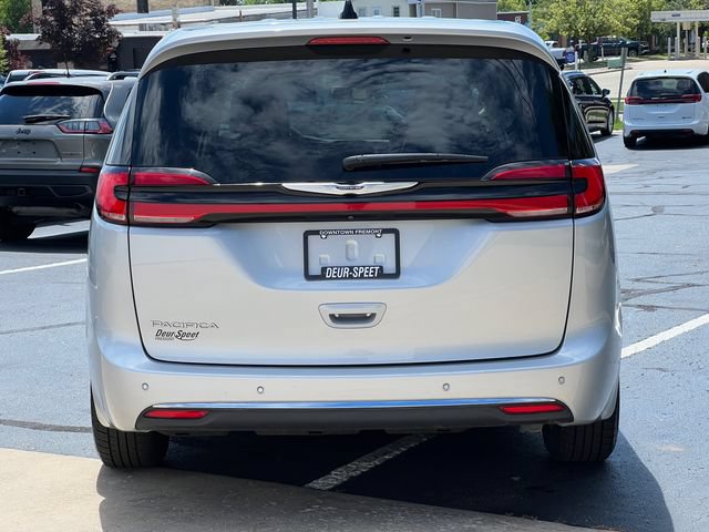 Used 2023 Chrysler Pacifica Touring-L FWD image 46