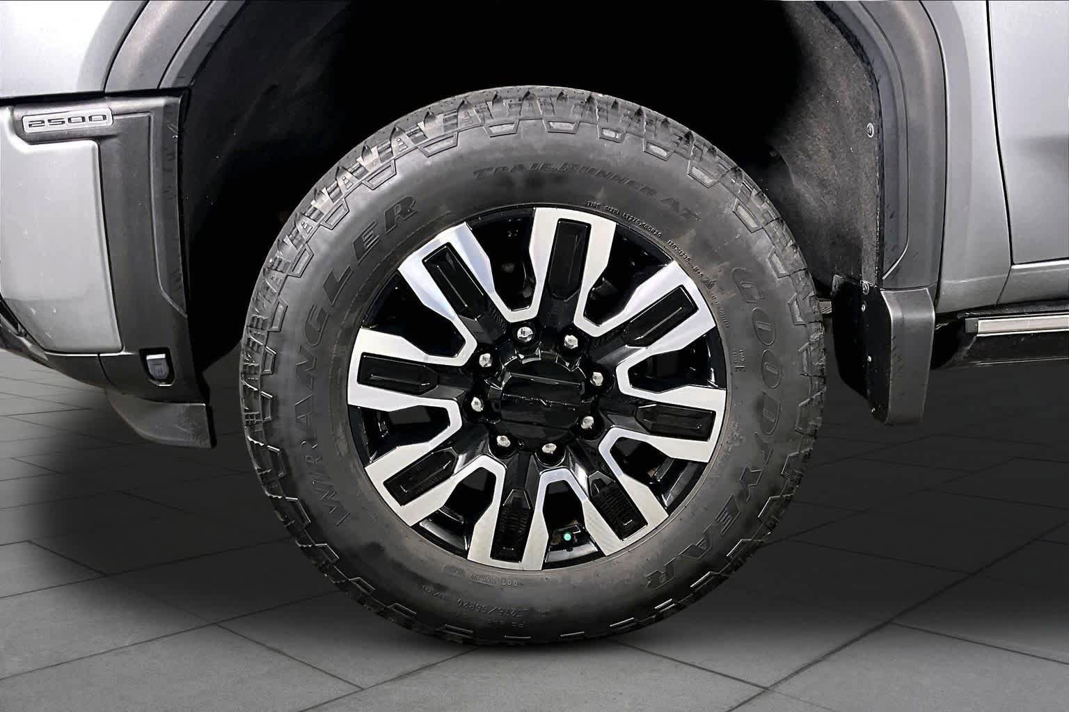 Certified 2024 GMC Sierra 2500 Denali Ultimate w/ Max Trailering Package AWD/4WD image 11