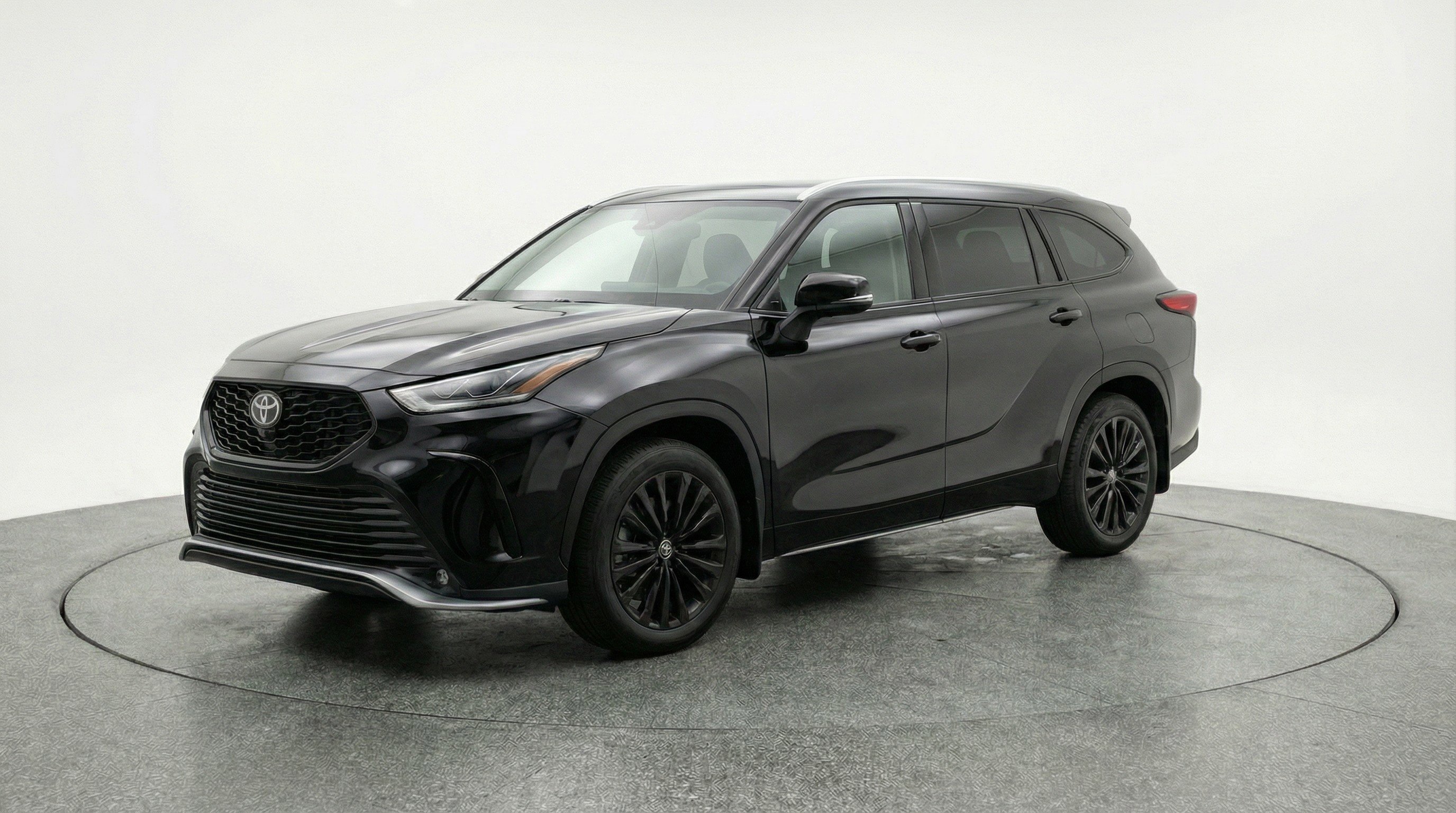 Used 2025 Toyota Highlander XSE AWD/4WD image 3