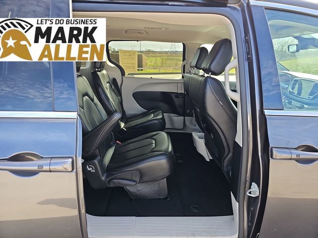 Used 2023 Chrysler Pacifica Touring-L FWD image 26