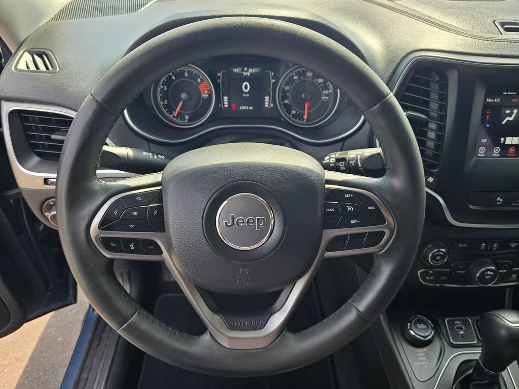 Used 2020 Jeep Cherokee Latitude Plus AWD/4WD image 16