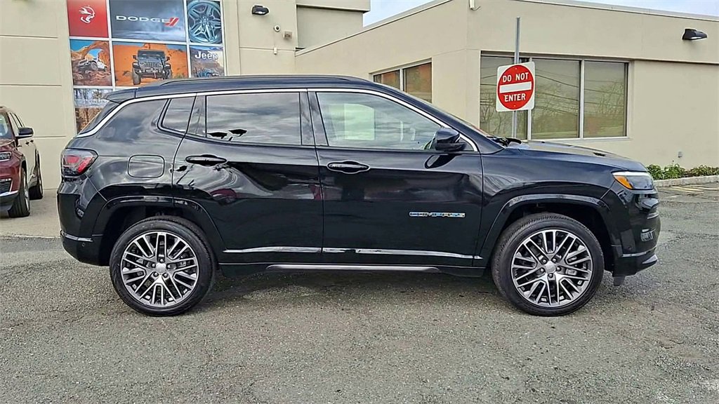 Certified 2024 Jeep Compass Limited w/ Elite Group image 9