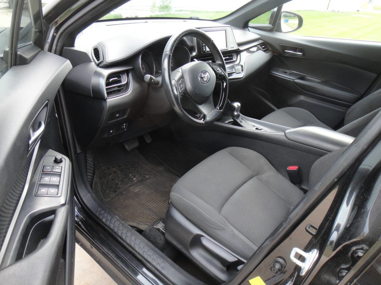 Used 2018 Toyota C-HR XLE image 15