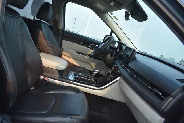 Certified 2023 Kia Carnival EX FWD image 13