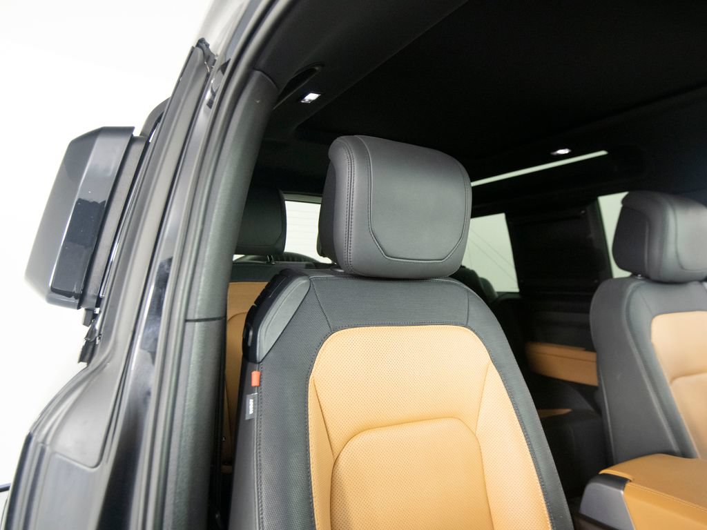 Used 2024 Land Rover Defender 90 X-Dynamic SE AWD/4WD image 36