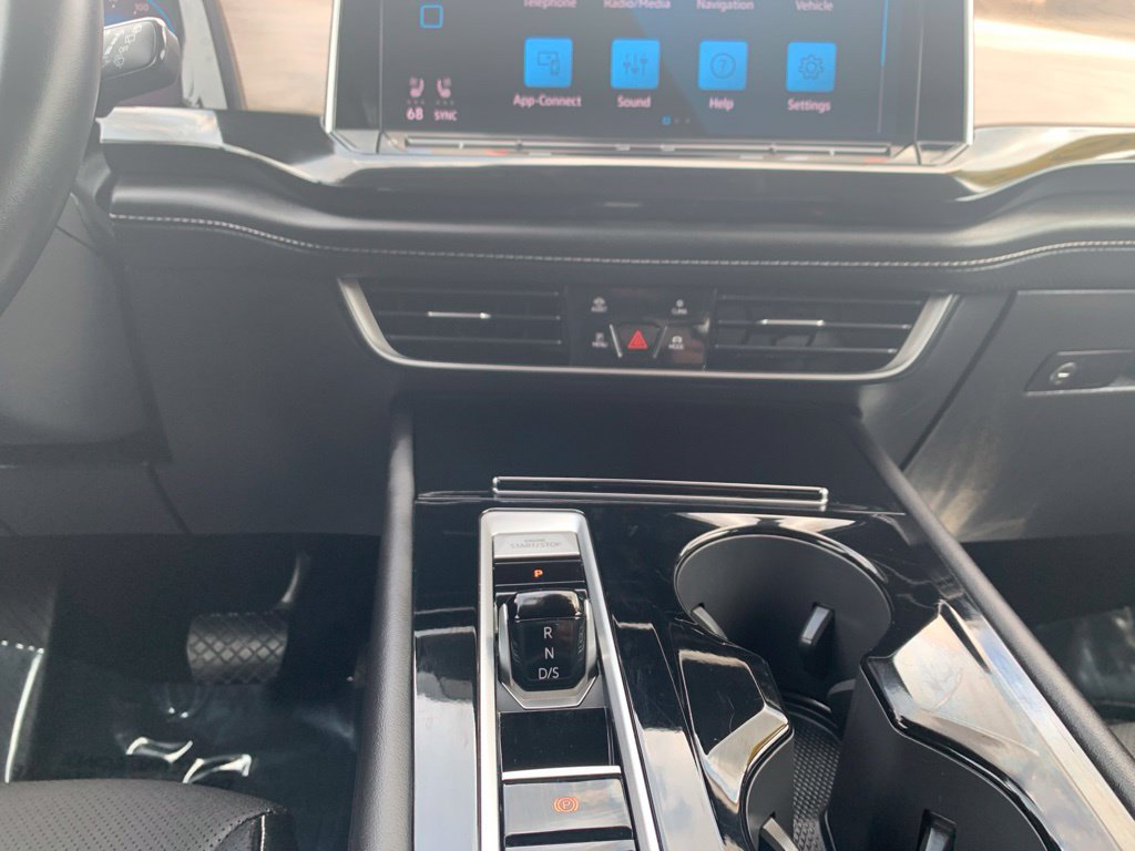 Used 2025 Volkswagen Atlas SE AWD/4WD image 13