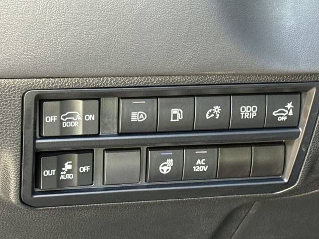 Used 2024 Toyota Sequoia Platinum AWD/4WD image 25