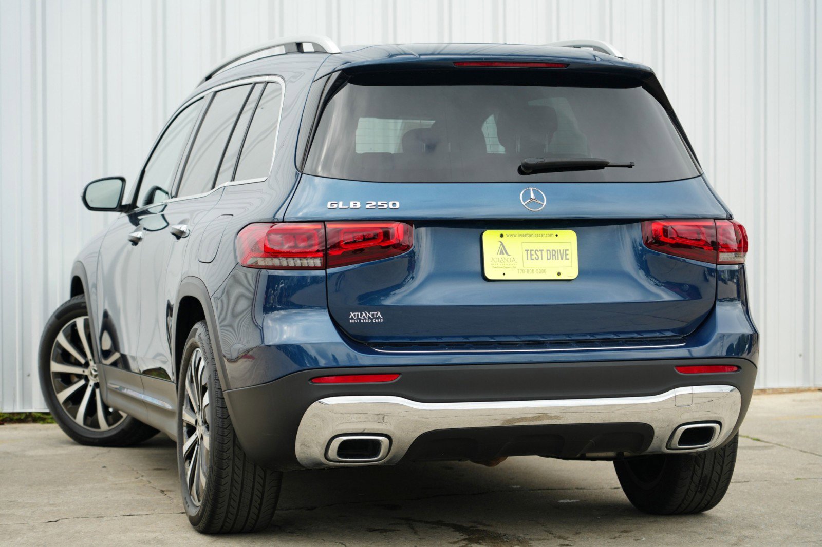 Used 2023 Mercedes-Benz GLB 250 w/ Premium Package image 5