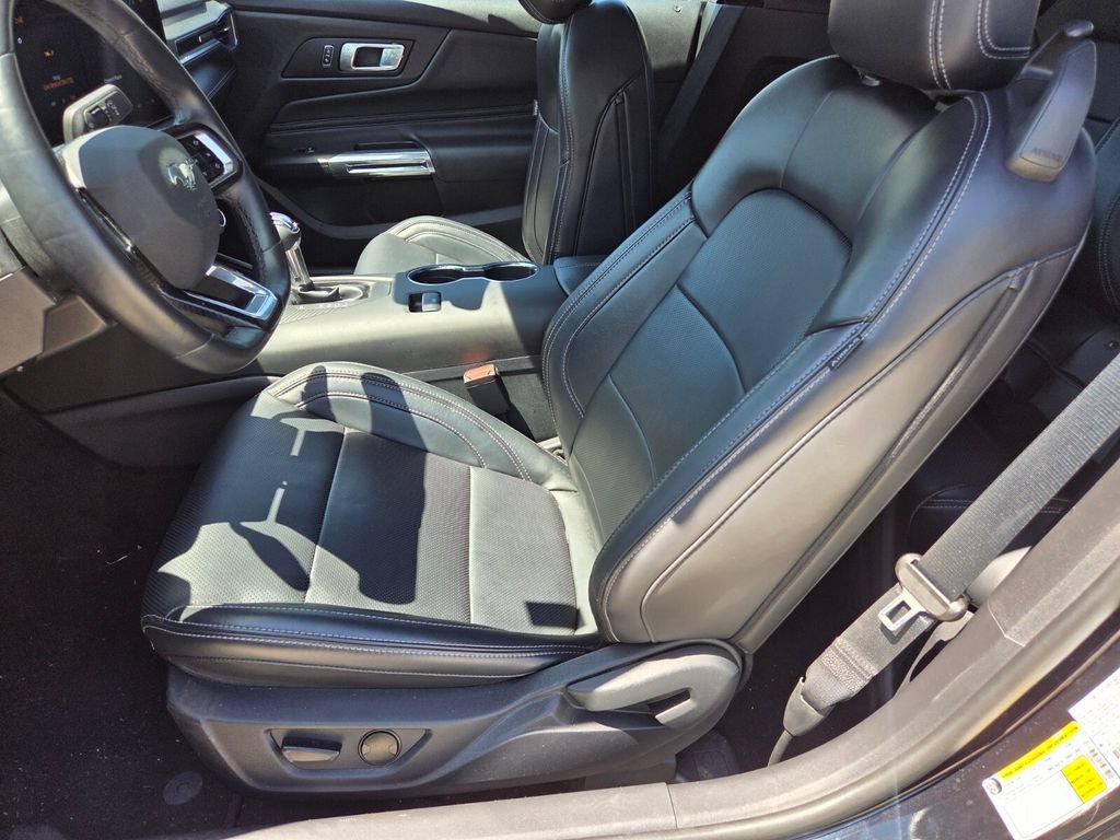 Used 2025 Ford Mustang Premium RWD image 10