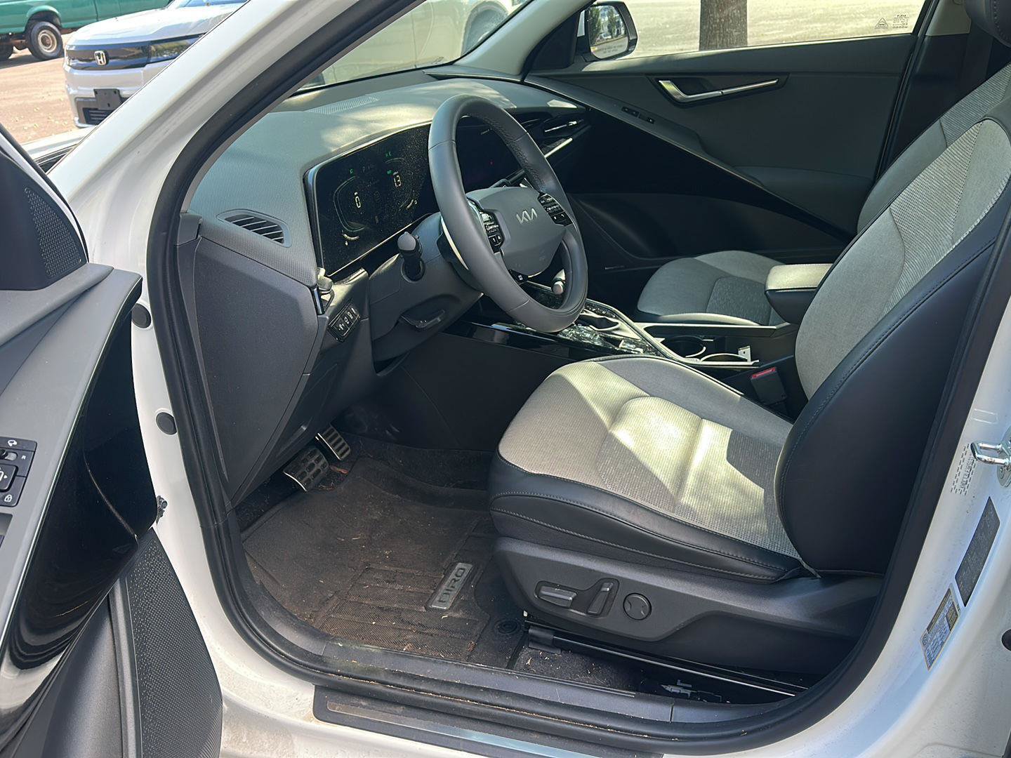 Used 2024 Kia Niro SX Touring FWD image 8