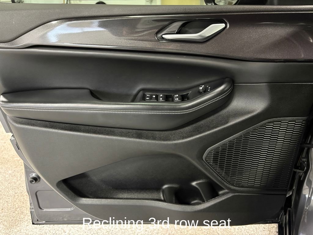 Used 2023 Jeep Grand Cherokee L Laredo AWD/4WD image 10