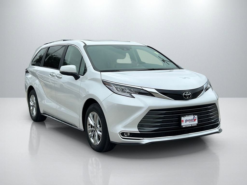 Used 2026 Toyota Sienna Limited AWD/4WD image 3