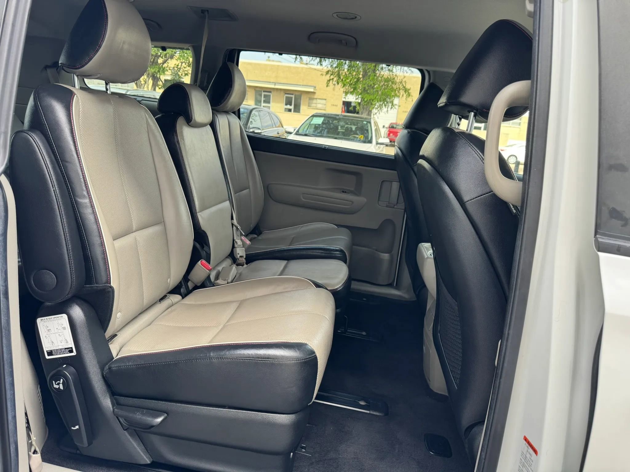 Used 2020 Kia Sedona EX FWD image 24