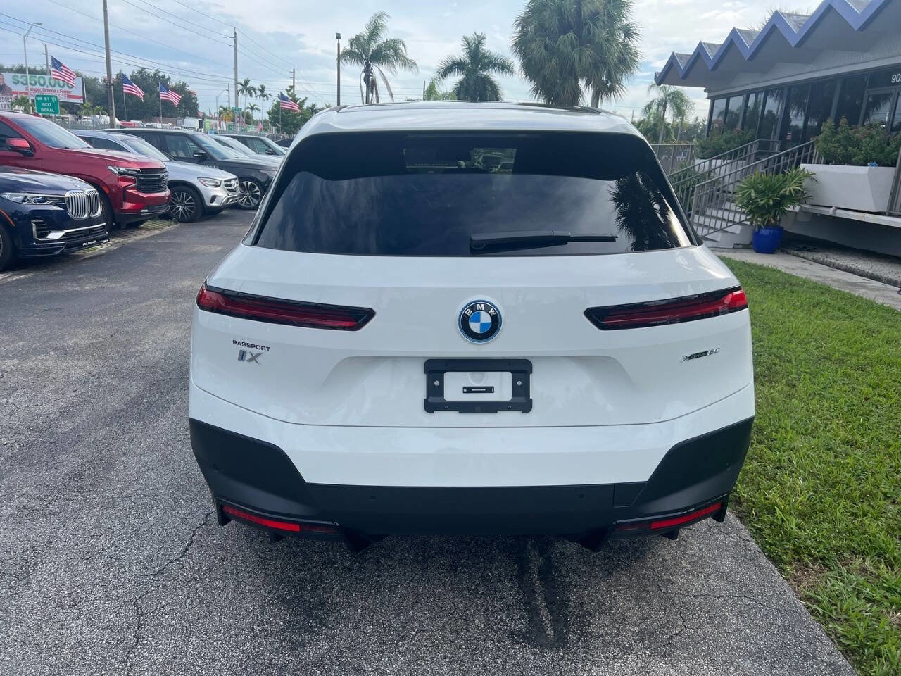 Used 2025 BMW iX xDrive50 w/ Convenience Package image 6