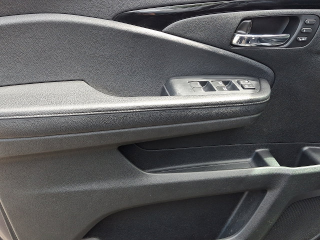 Used 2017 Honda Pilot Touring image 14
