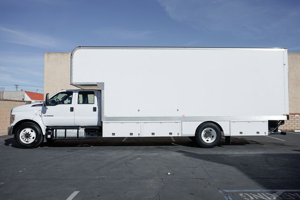 Used 2016 Ford F650 2WD Crew Cab Super Duty image 5