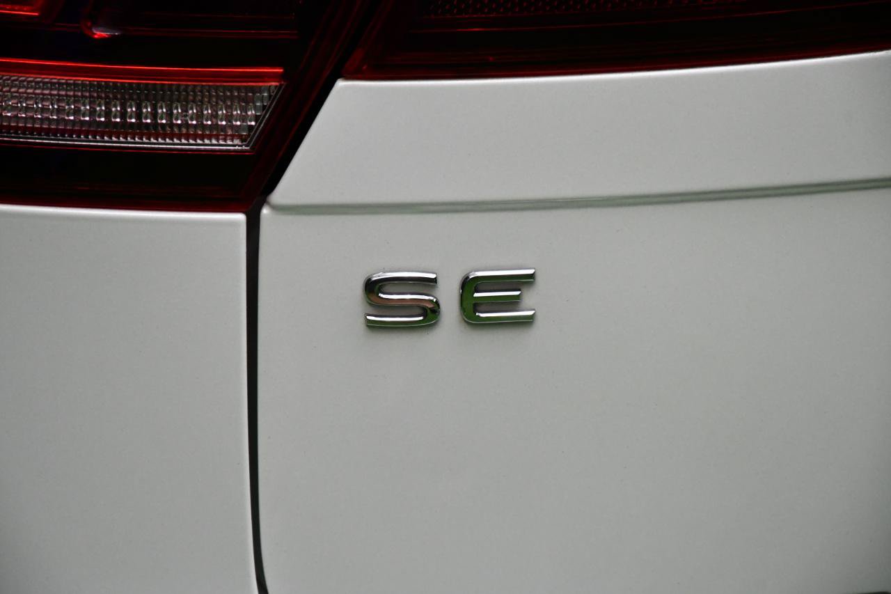 Used 2023 Volkswagen Tiguan SE R-Line FWD image 6