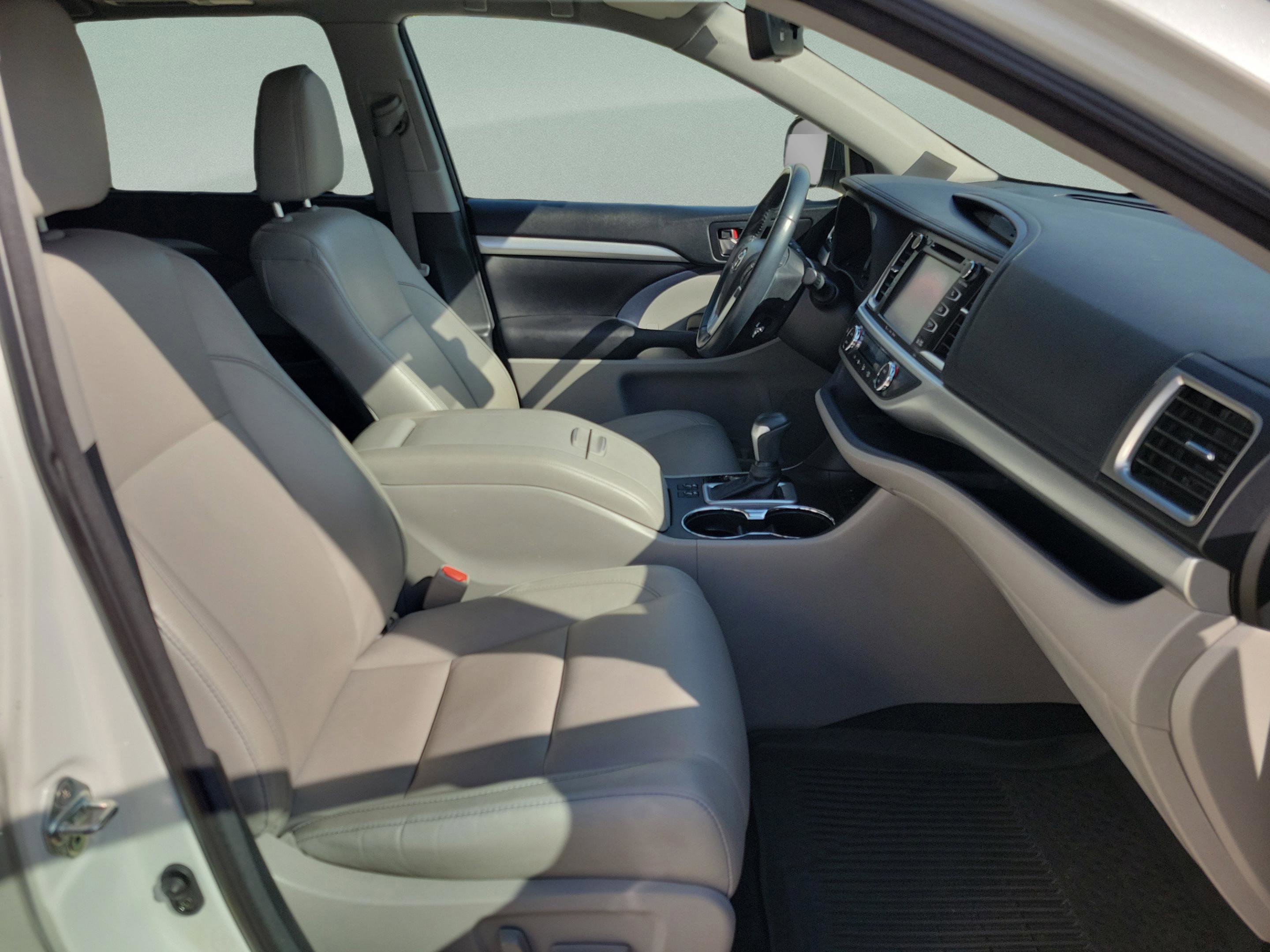 Used 2018 Toyota Highlander XLE FWD image 6