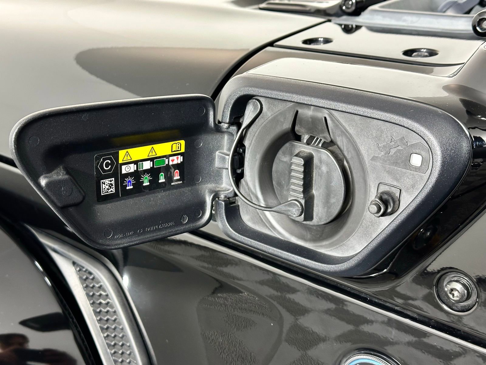 Used 2022 Jeep Wrangler Unlimited Sahara 4xe w/ Cold Weather Group image 13