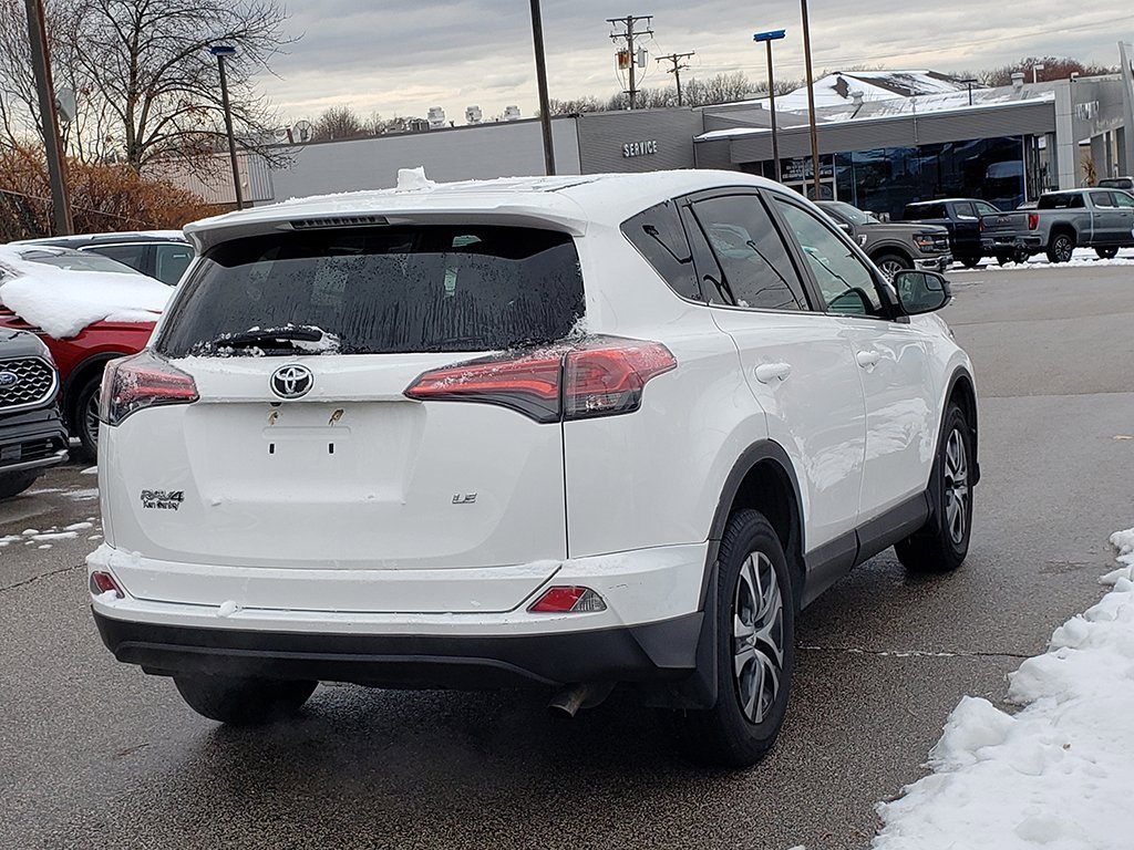 Used 2018 Toyota RAV4 LE image 5