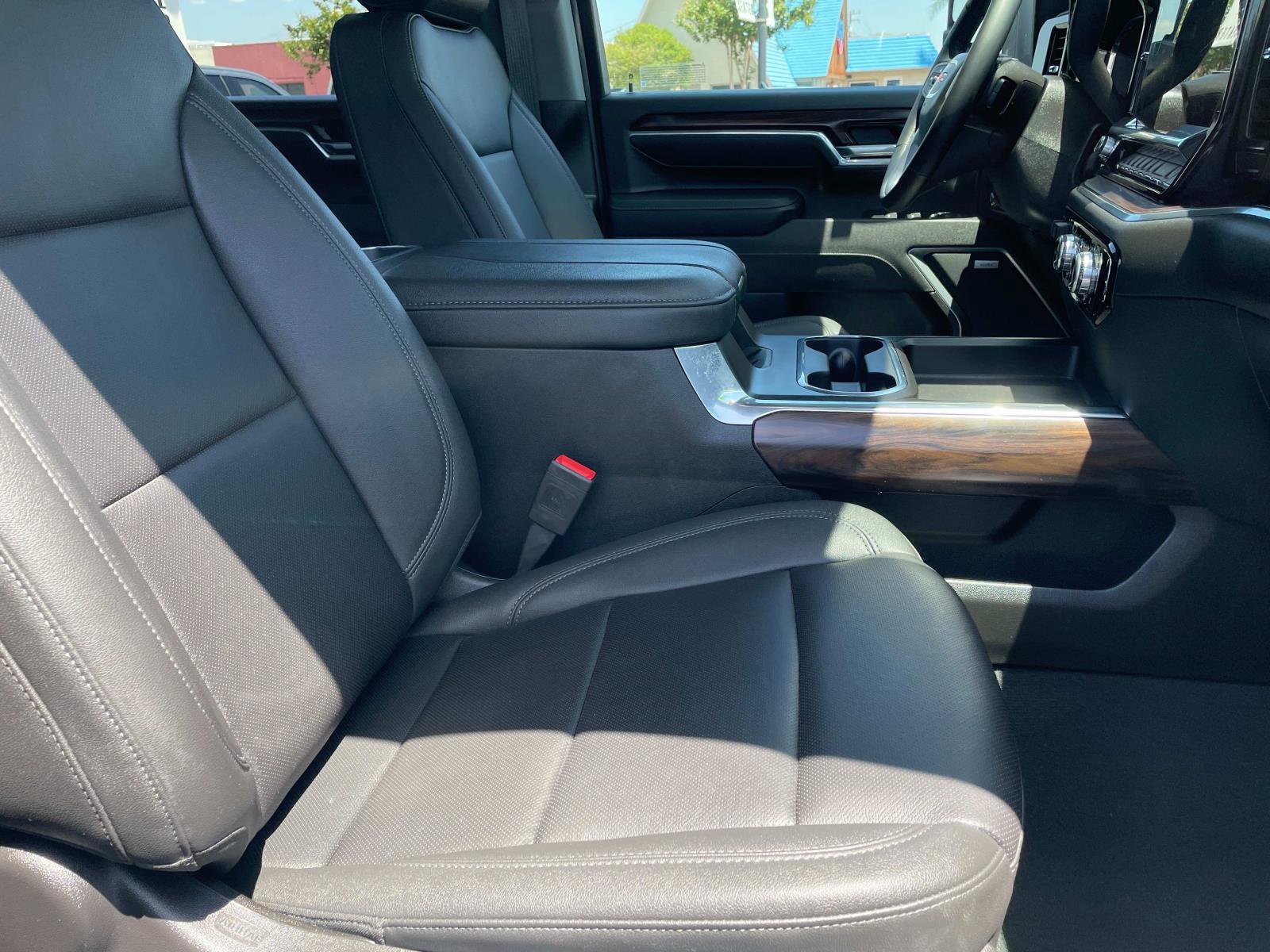 Used 2025 GMC Sierra 2500 SLT w/ SLT Premium Package image 29