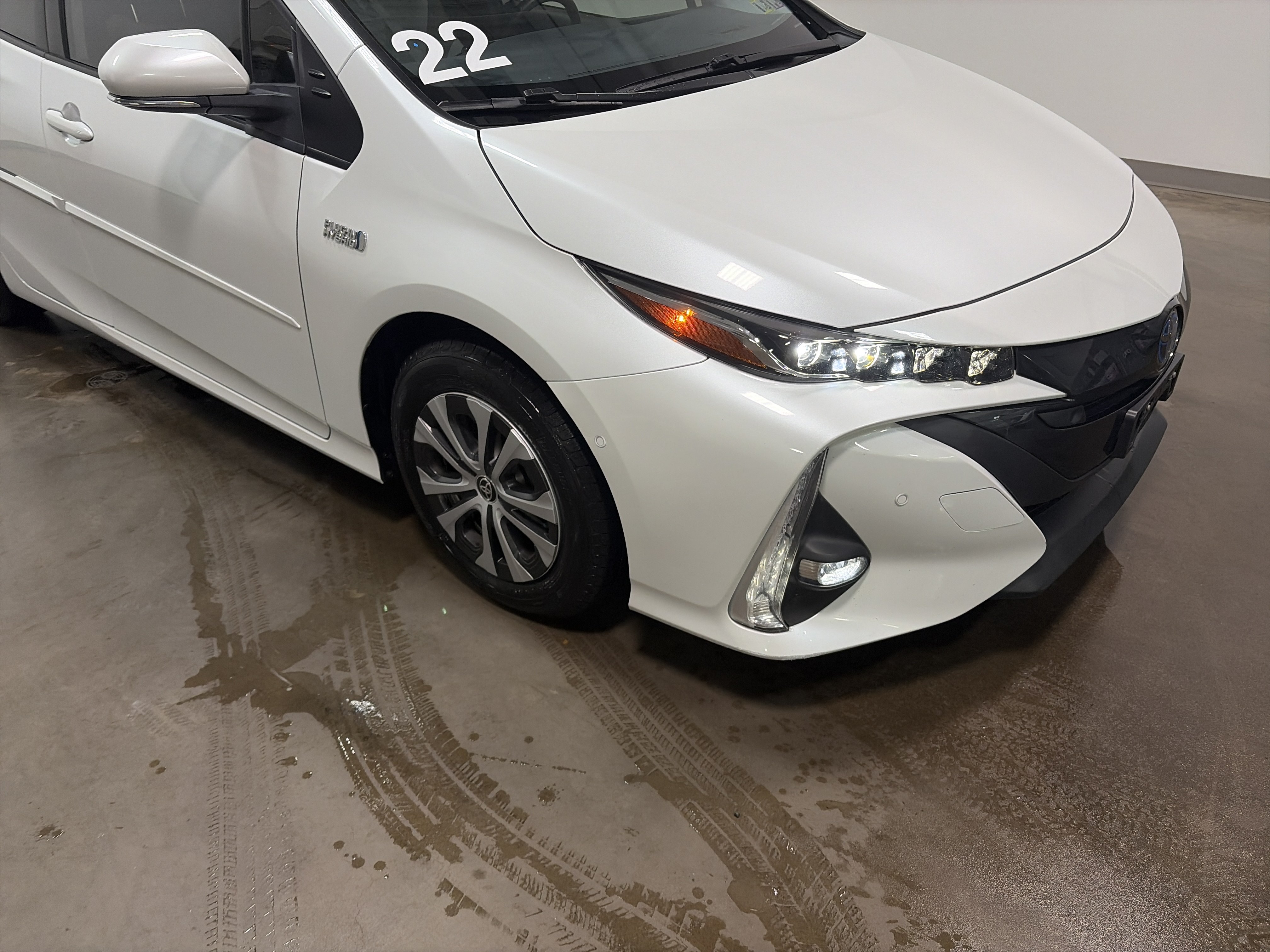 Used 2022 Toyota Prius Prime Limited FWD image 34
