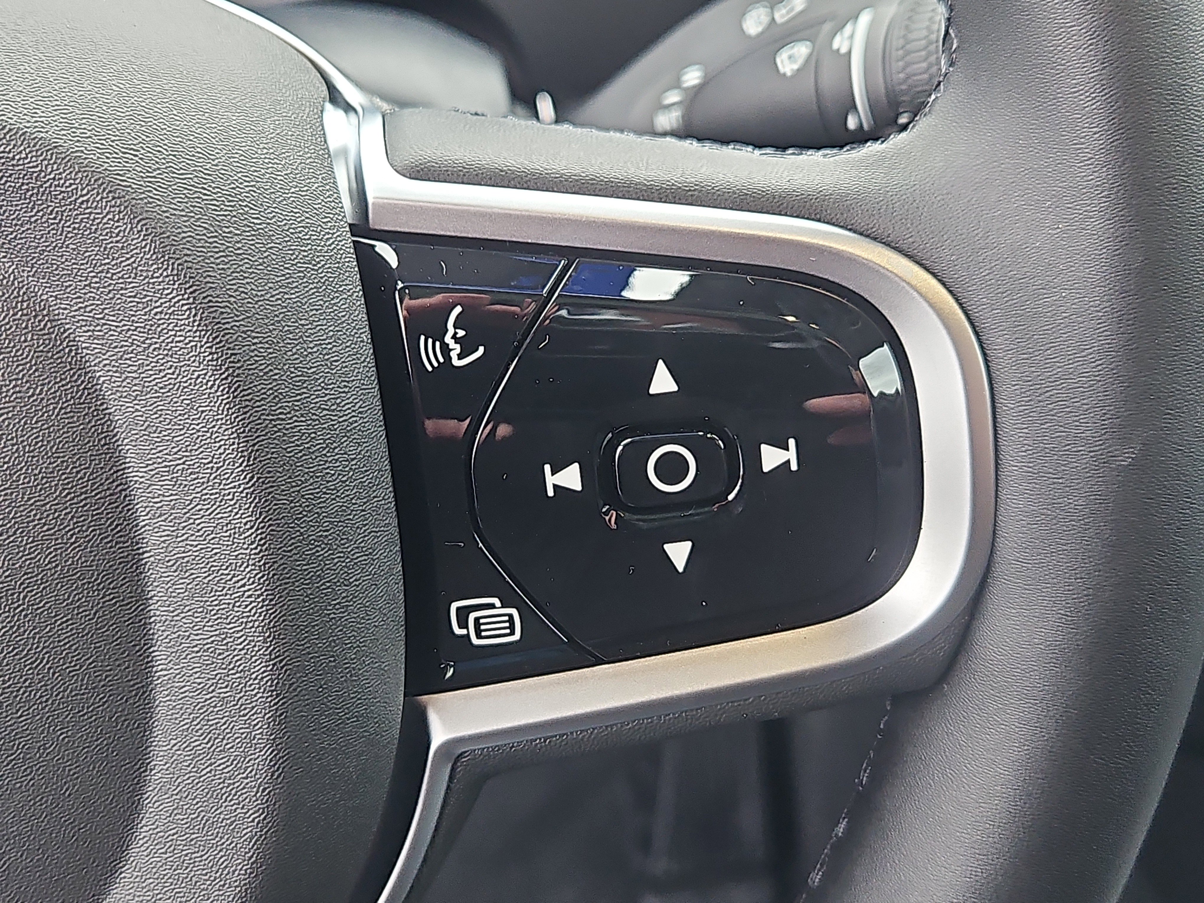 New 2026 Volvo XC90 B6 Ultra w/ Protection Package Premier image 18