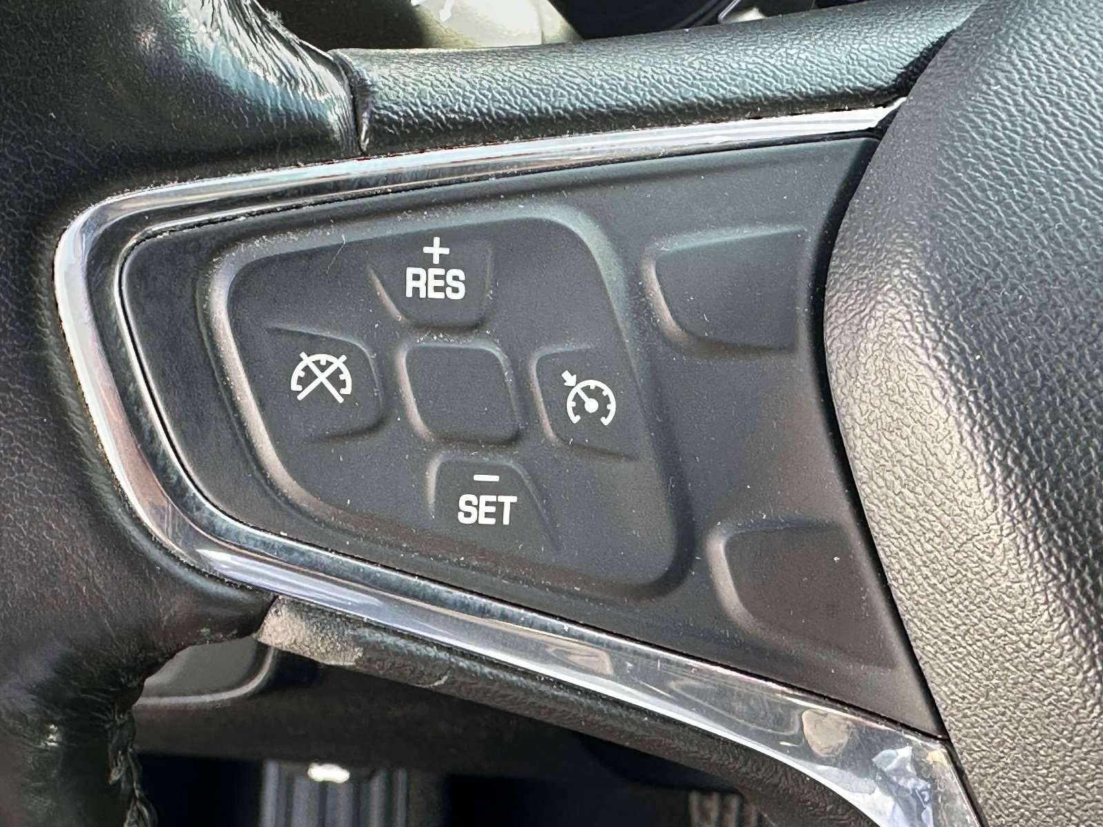 Used 2019 Chevrolet Equinox LT w/ Sun & Navigation Package image 21