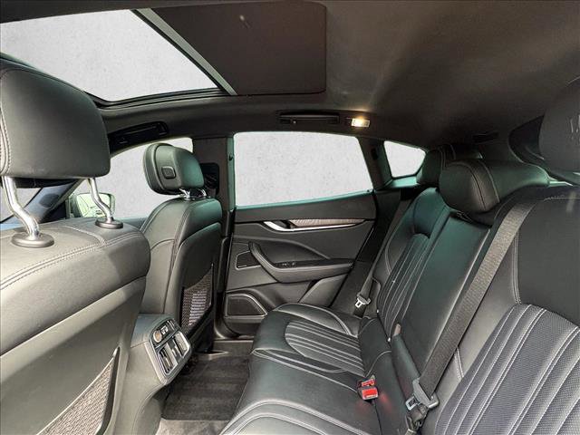 Used 2018 Maserati Levante GranLusso AWD/4WD image 16