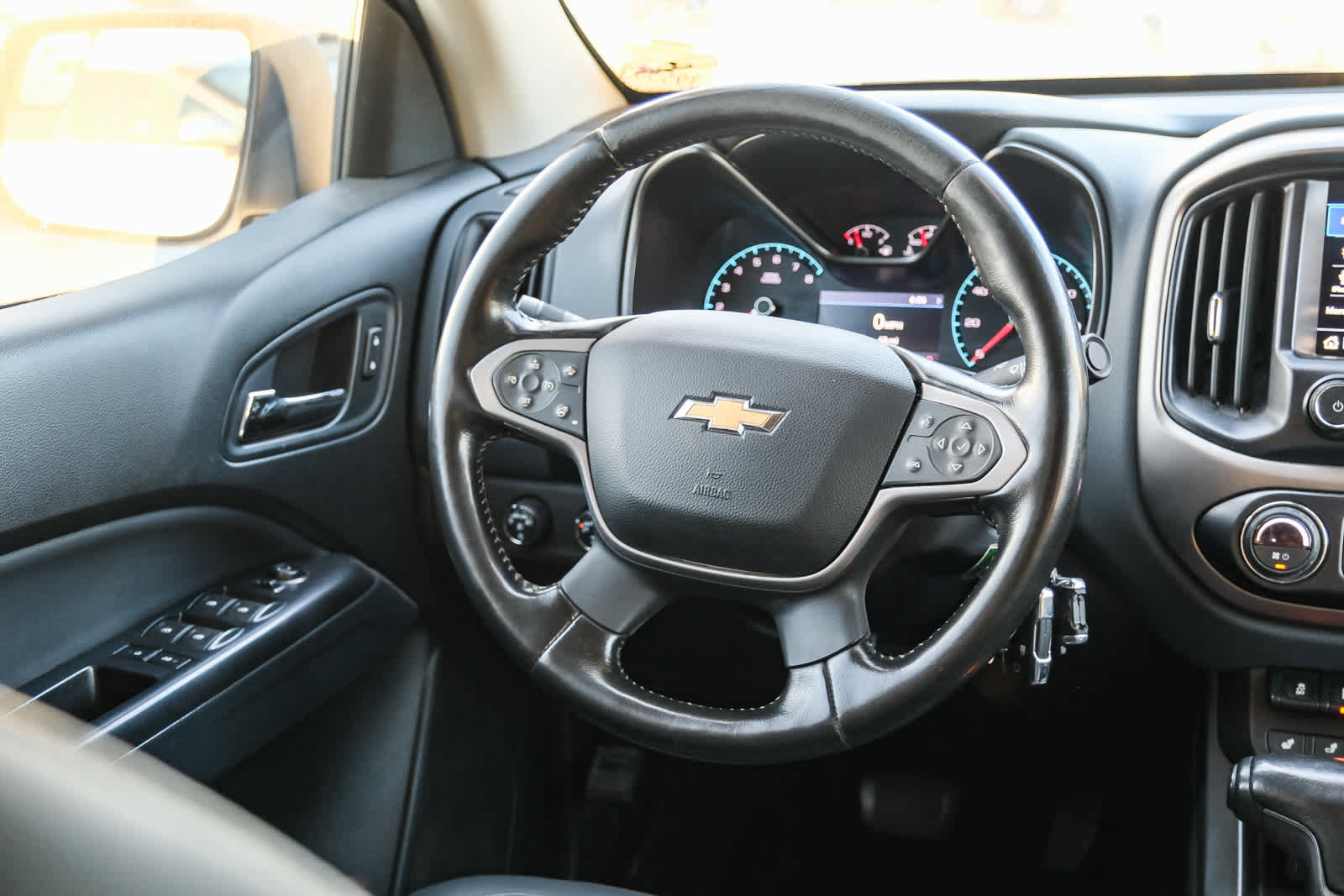 Used 2021 Chevrolet Colorado Z71 w/ Safety Package AWD/4WD image 17
