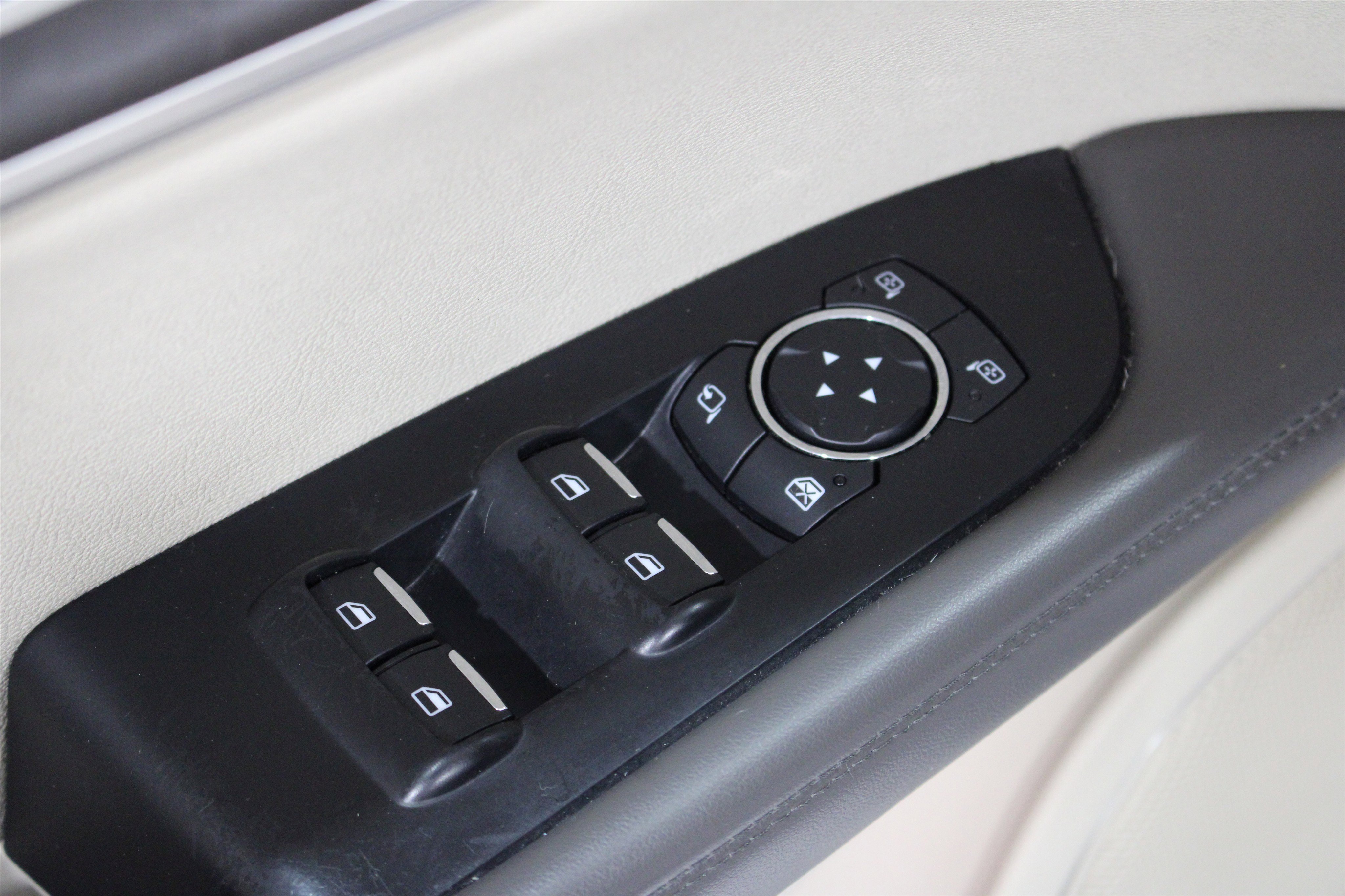 Used 2017 Lincoln MKX Select w/ Select Plus Package image 7