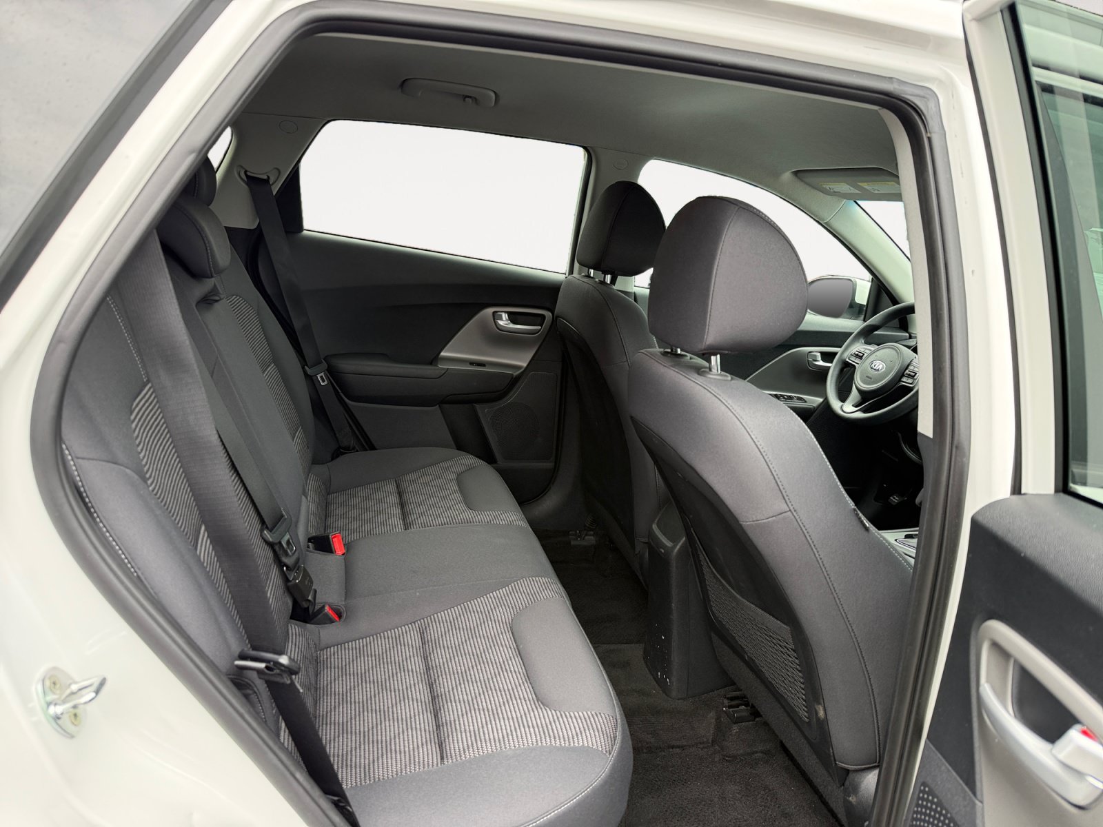 Used 2018 Kia Niro LX FWD image 18
