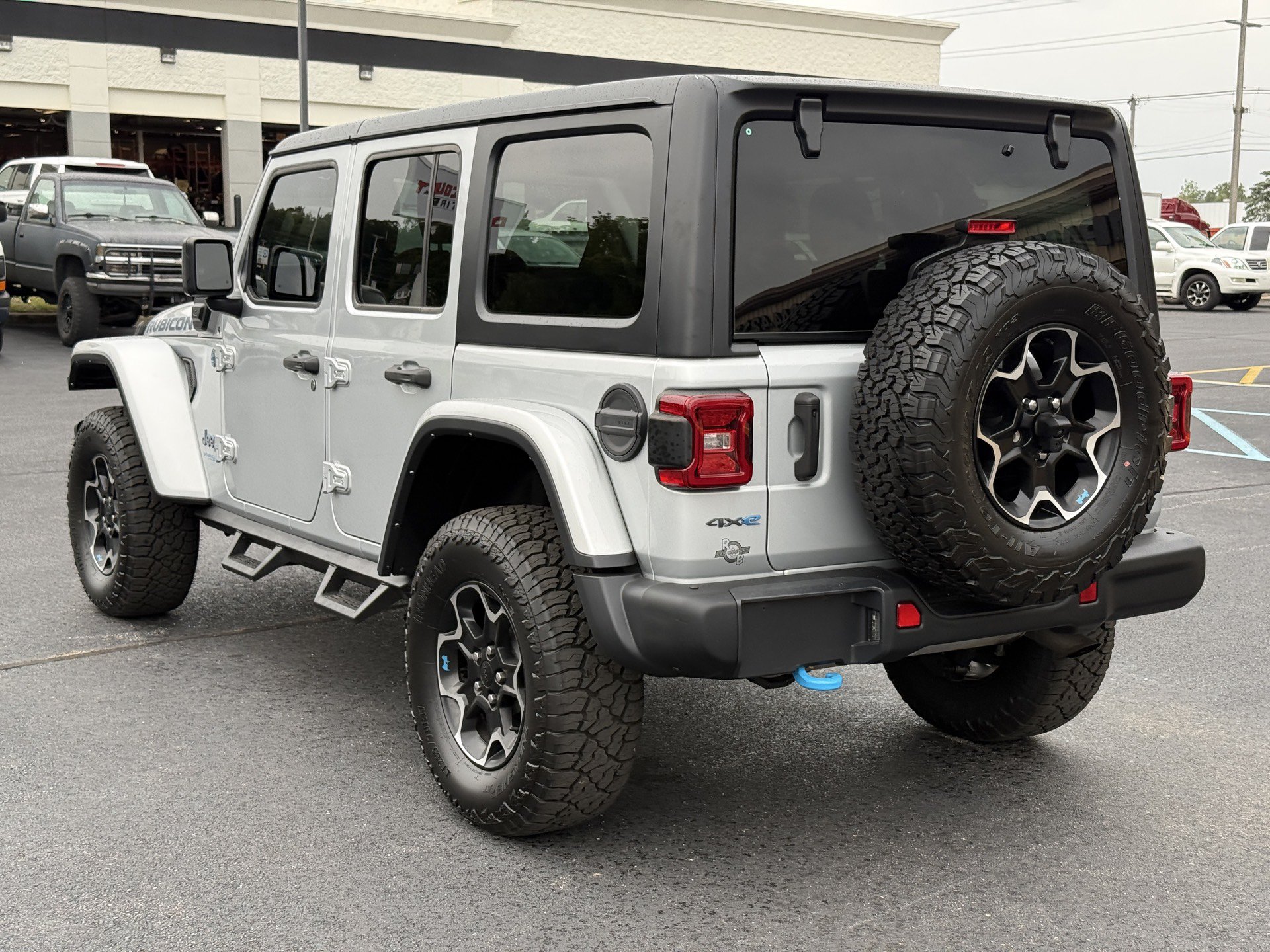 Used 2022 Jeep Wrangler Unlimited Rubicon 4xe w/ Steel Bumper Group AWD/4WD image 6