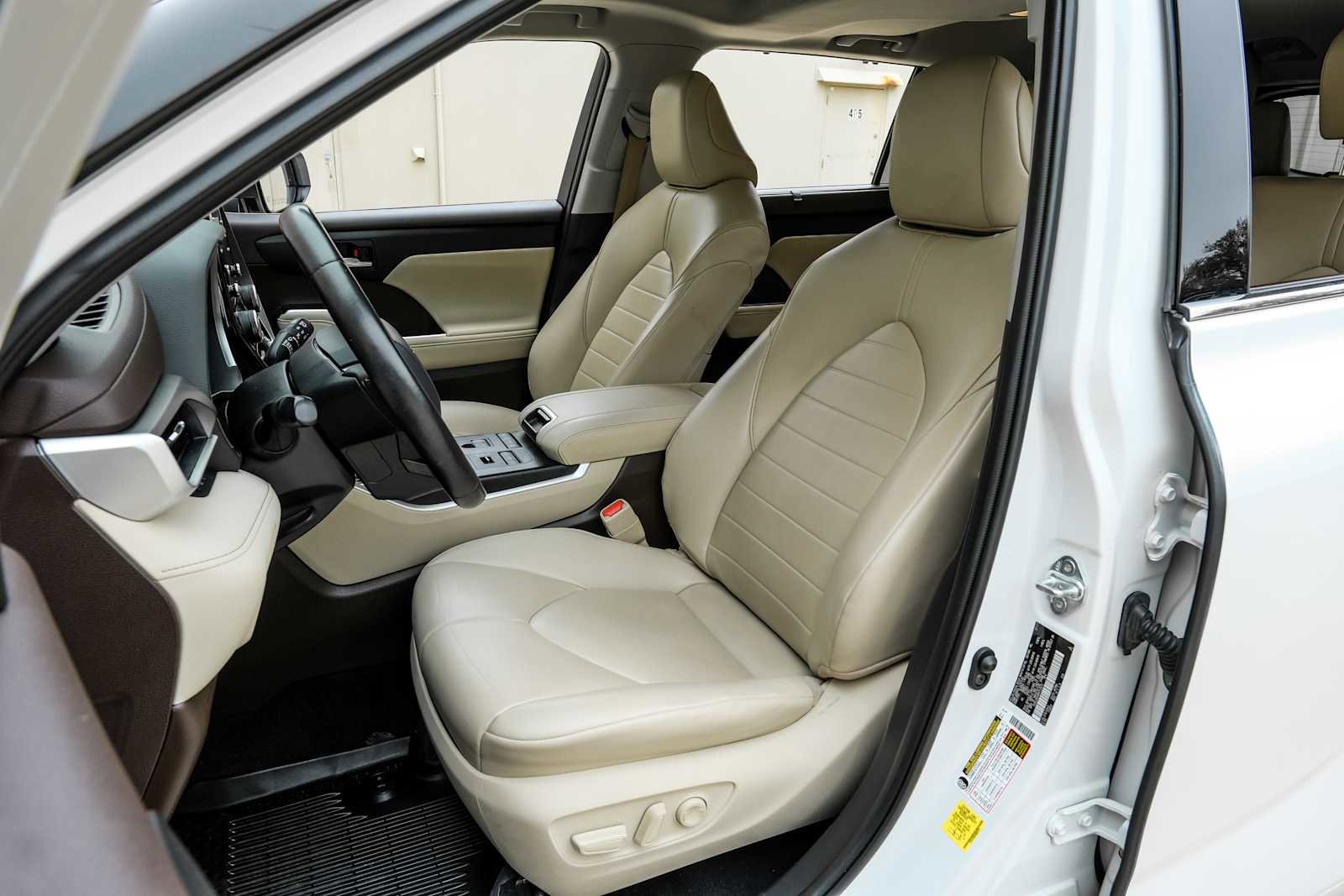 Used 2021 Toyota Highlander XLE image 34