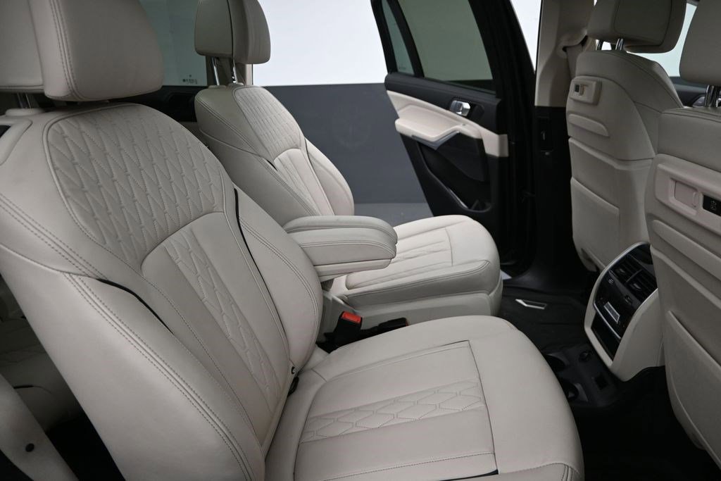 Used 2022 BMW X7 xDrive40i w/ Executive Package AWD/4WD image 21