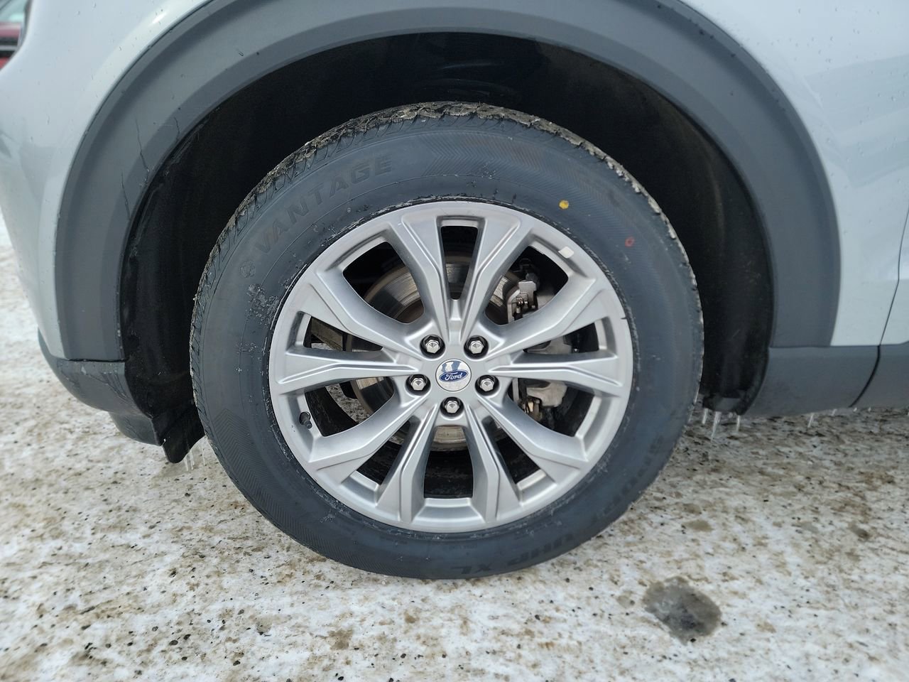 Used 2024 Ford Explorer Limited image 10