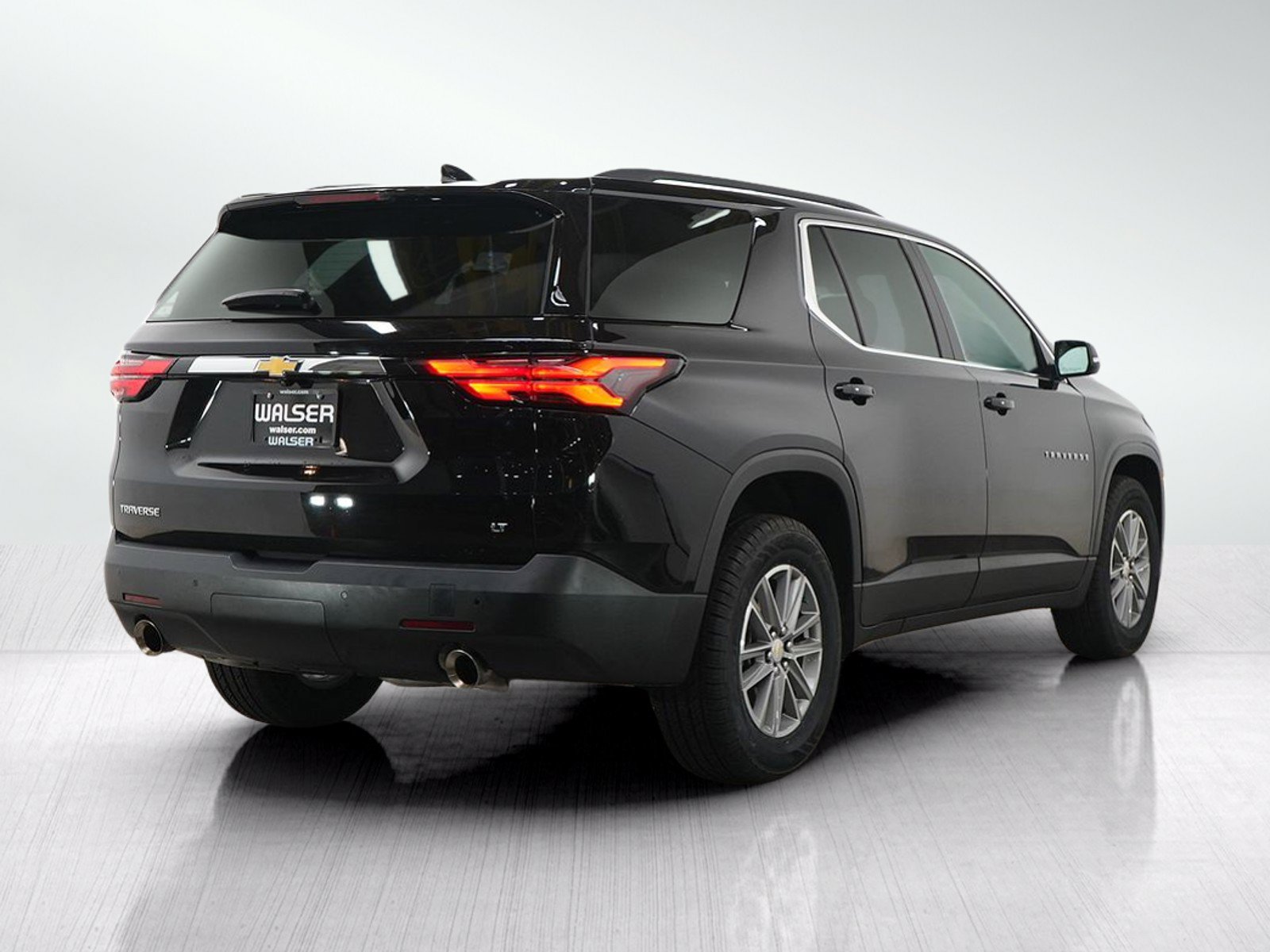 Used 2023 Chevrolet Traverse LT FWD image 6