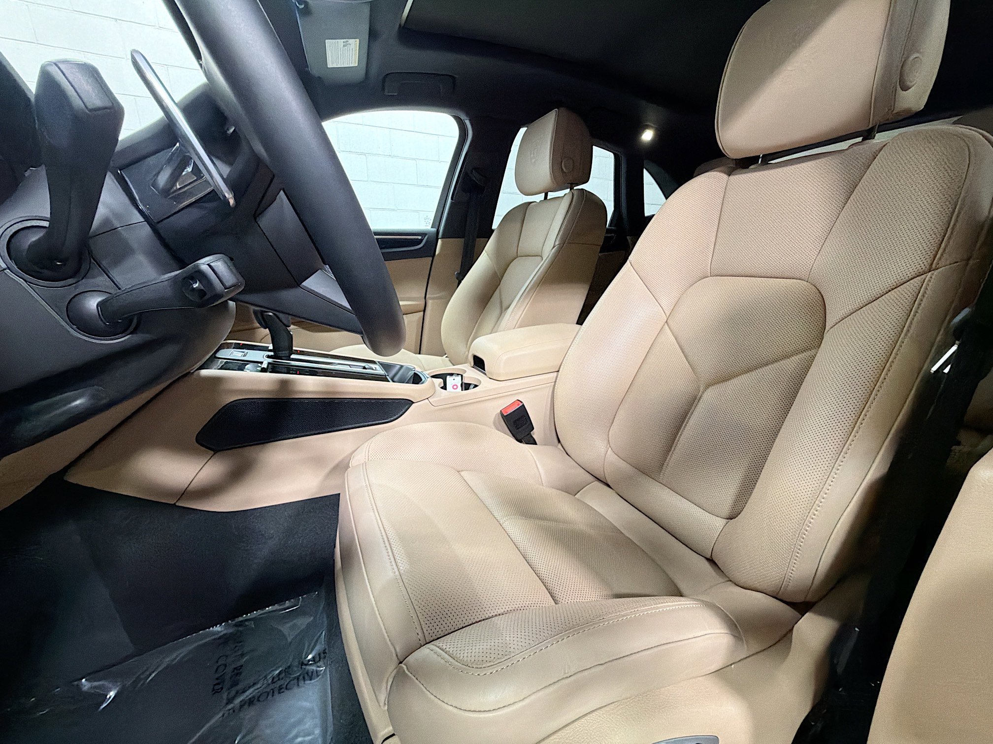 Certified 2025 Porsche Macan image 5