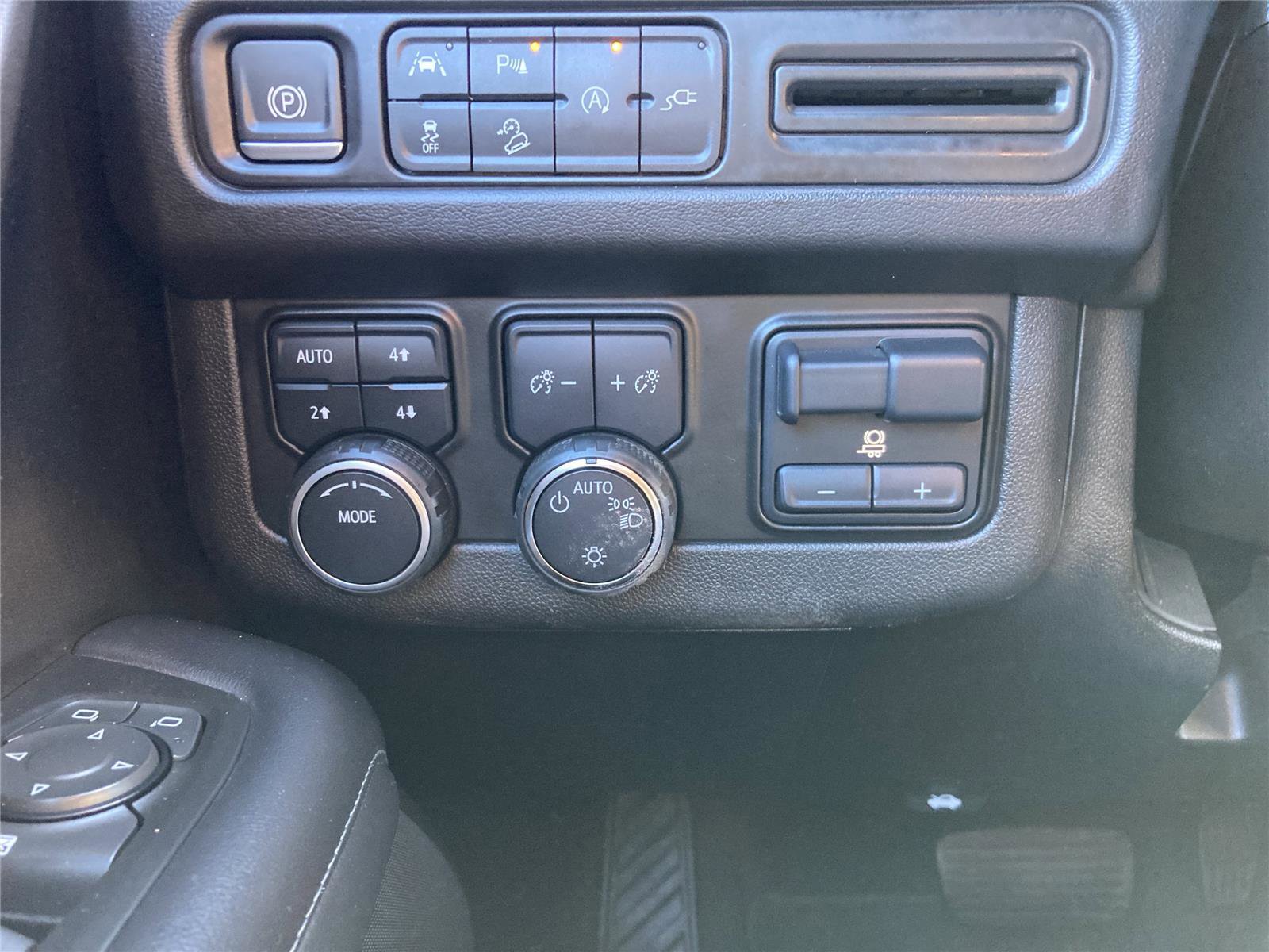 Used 2022 Chevrolet Tahoe Z71 w/ Max Trailering Package image 17