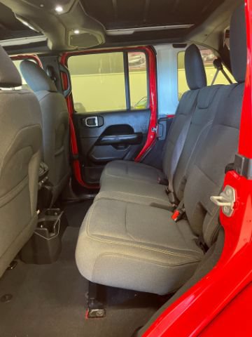 Used 2024 Jeep Wrangler Unlimited Sahara AWD/4WD image 26