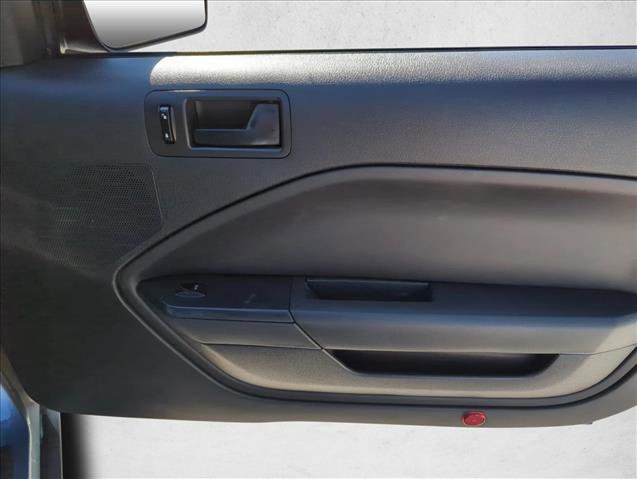 Used 2007 Ford Mustang Deluxe image 27