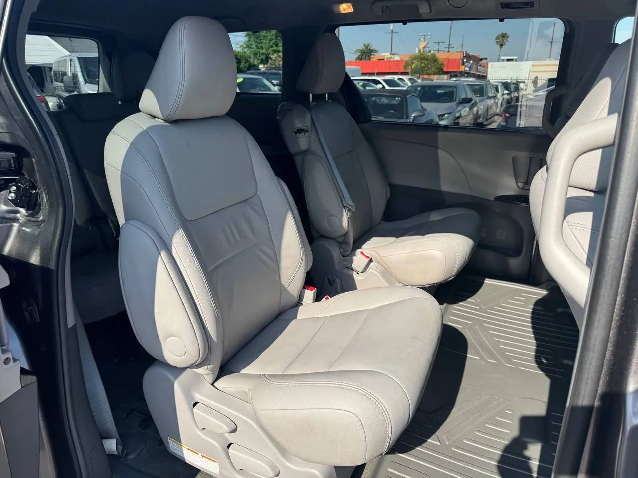 Used 2015 Toyota Sienna XLE image 20