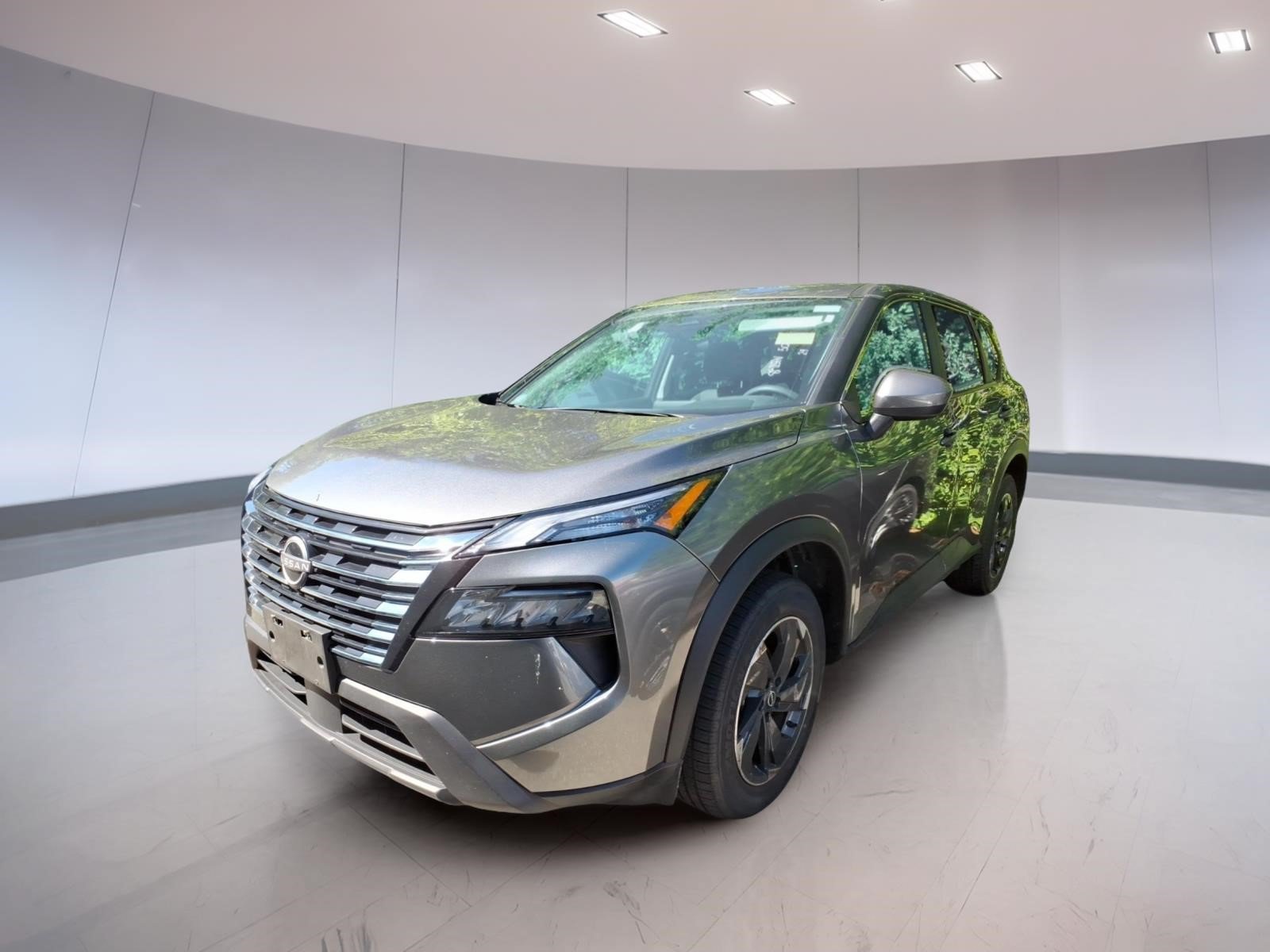 Used 2024 Nissan Rogue SV AWD/4WD image 2