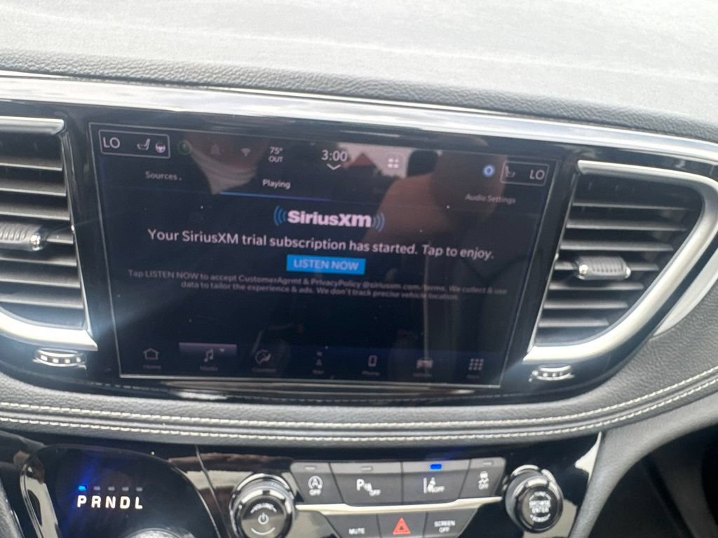 Used 2025 Chrysler Pacifica Limited FWD image 39